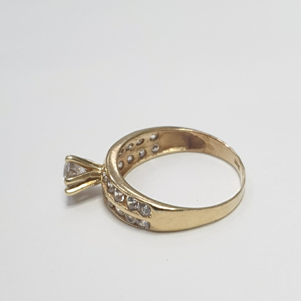 ANILLO,SOLITARIO ORO 10 K 2,60 GRMS (SEMINUEVO)