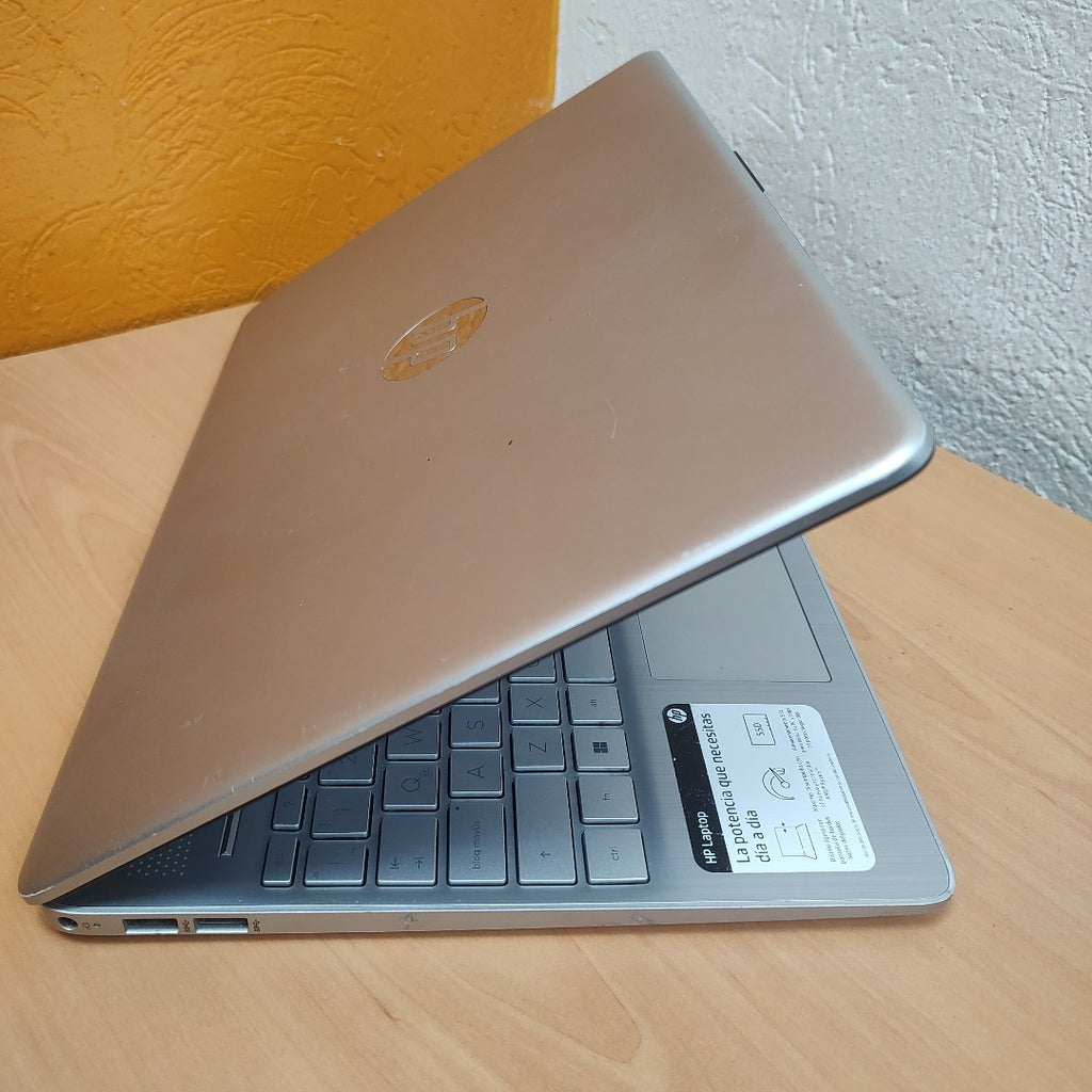 LAPTOP HP 15-EF2526LA (2024) 512 GB SSD 12 GB RAM (SEMINUEVO)