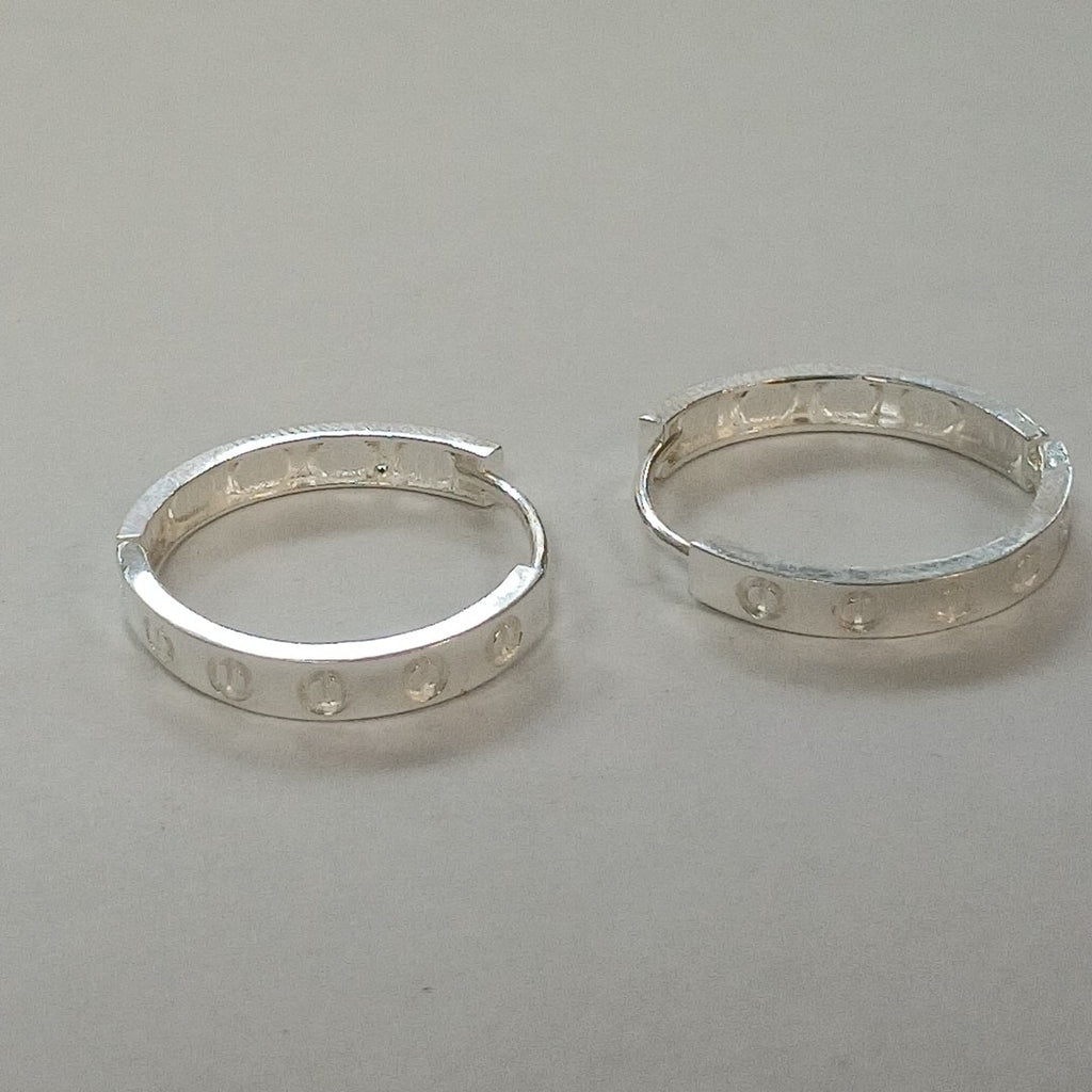 ARETES ARRACADAS FIG TORNILLOS PLATA .925 2.63 GR (NUEVO)
