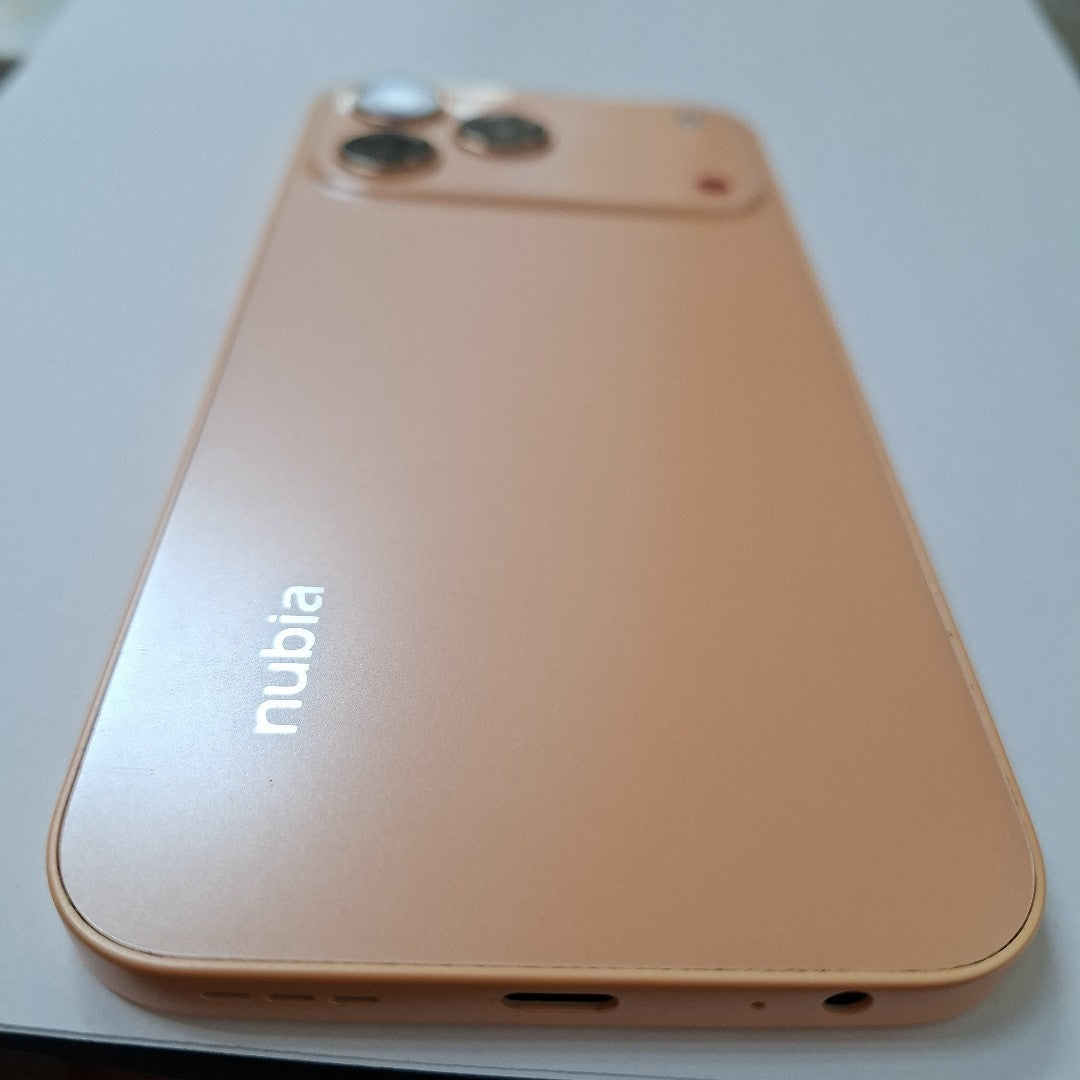 CELULAR NUBIA V80 DESING Z2575 (2025) 256 GB 8 GB RAM (SEMINUEVO)