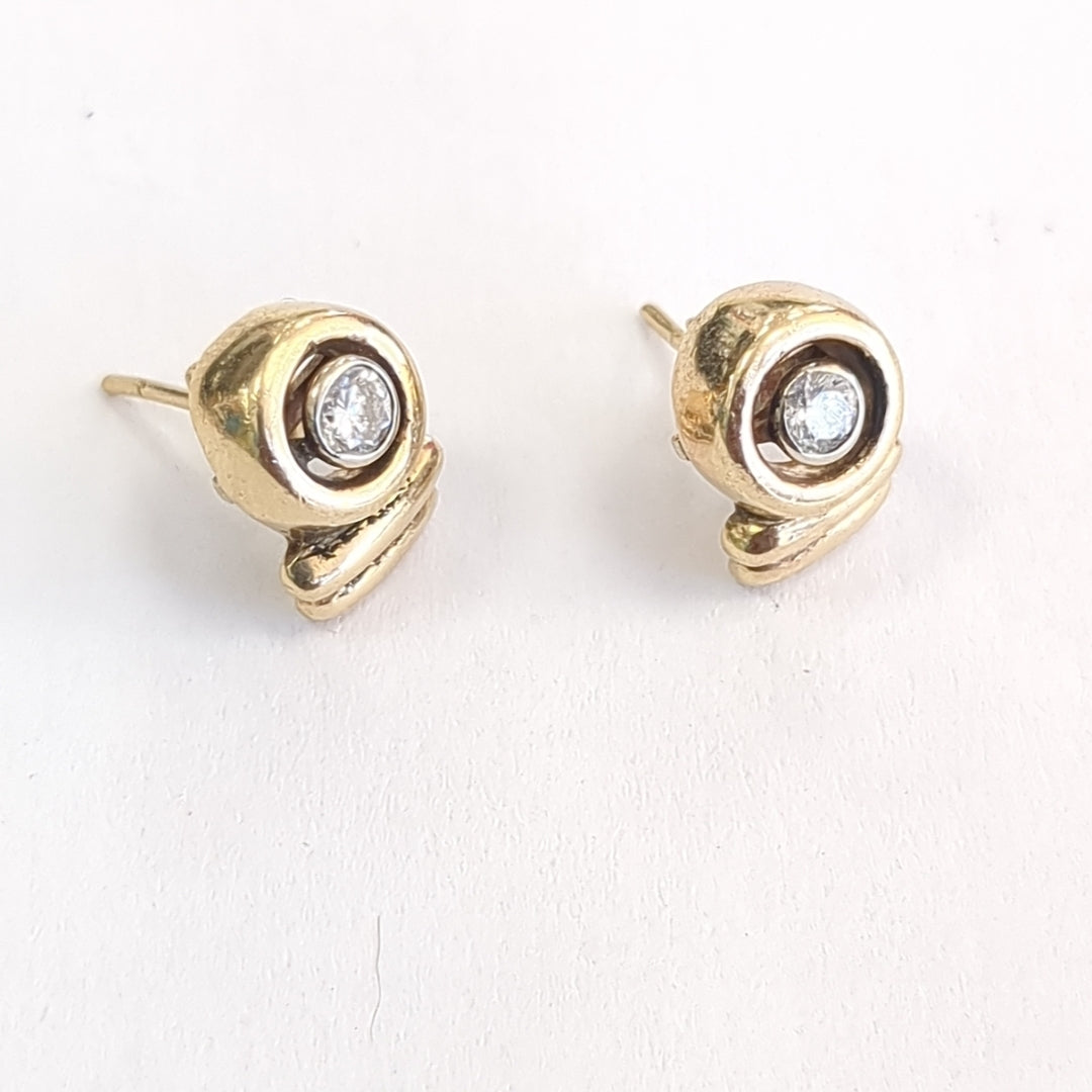 ARETES PAR ORO 14 K 5.6 GRMS (SEMINUEVO)