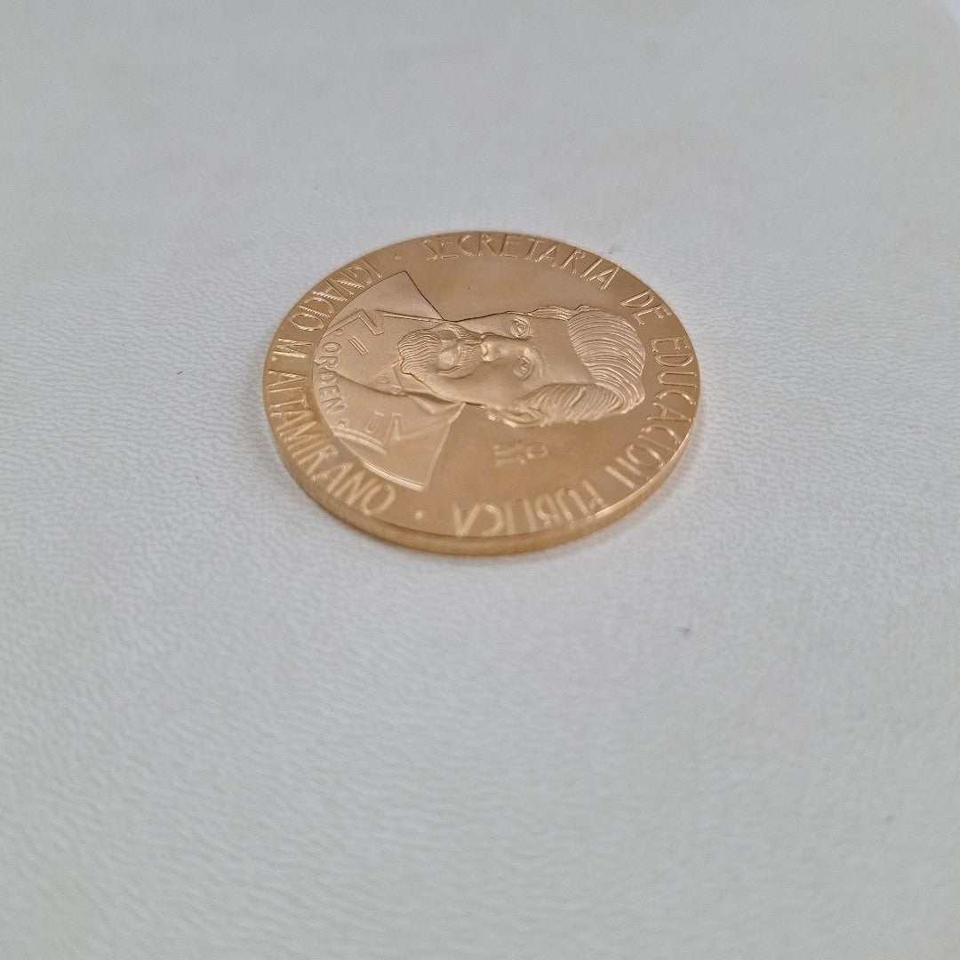 MEDALLA CONMEMORATIVA ORO 21 K 42.2 GRMS (SEMINUEVO)
