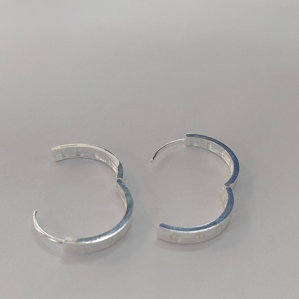 ARETES ARRACADAS FIG TORNILLOS PLATA .925 2.63 GR (NUEVO)