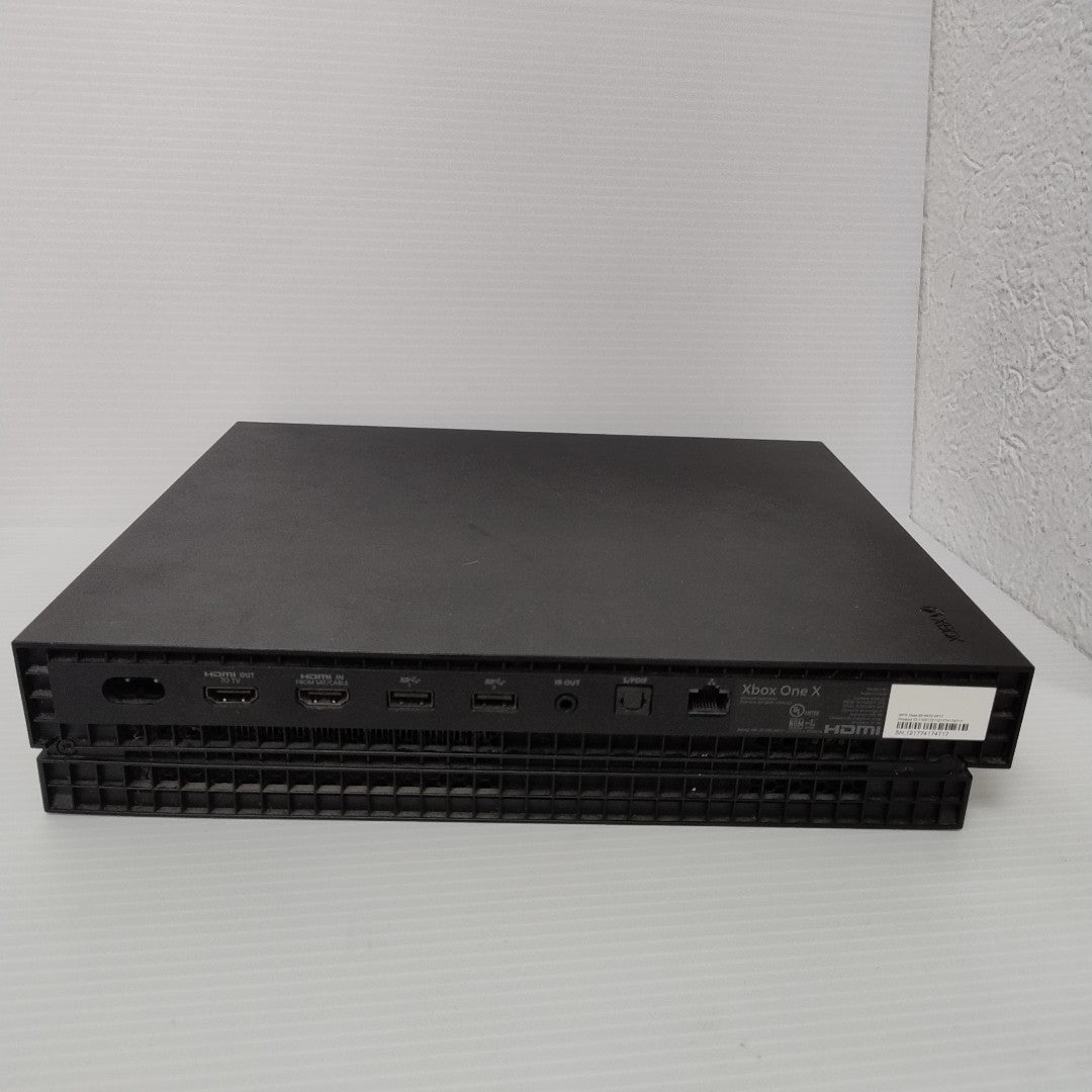 CONSOLA DE VIDEOJUEGO MICROSOFT XBOX ONE X 1 TB (SEMINUEVO)