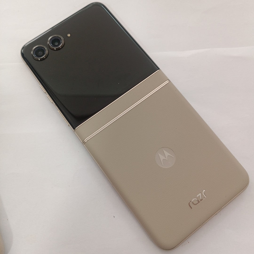 CELULAR MOTOROLA RAZR 50 5G XT2453-1 512 GB 12 GB RAM (SEMINUEVO)