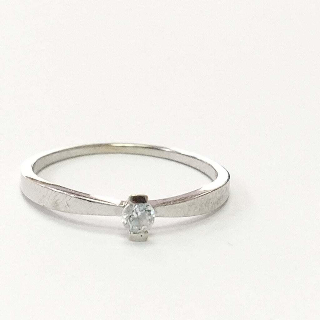 ANILLITO, SOLITARIO ORO BLANCO 14 K 1.1 GRMS (SEMINUEVO)