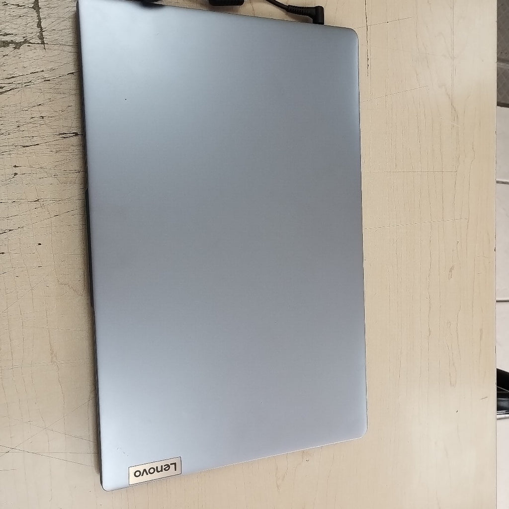 LAPTOP LENOVO IDEAPAD SLIM 3 15AMN8 (2025) 512 GB SSD 8 GB RAM (SEMINUEVO)