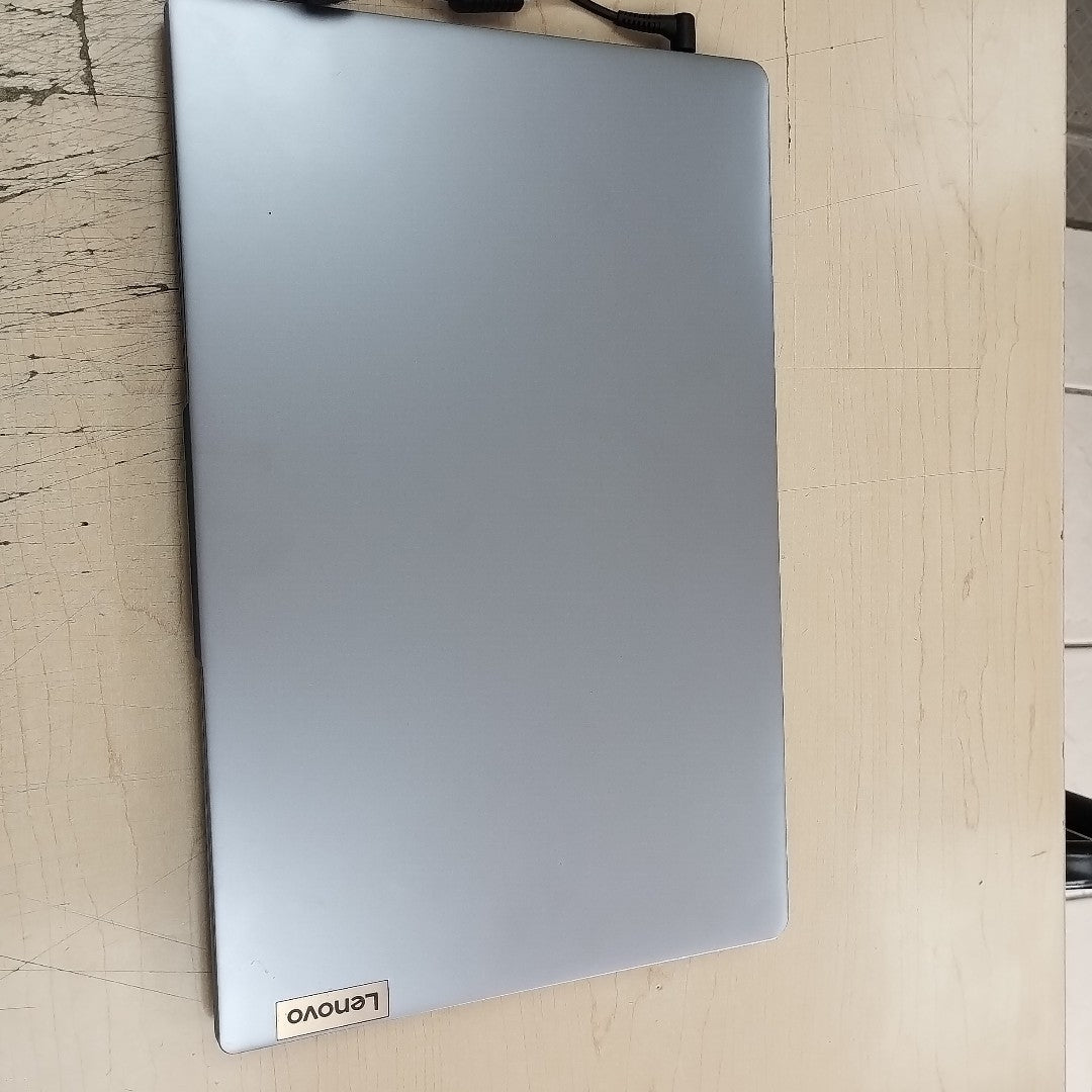 LAPTOP LENOVO IDEAPAD SLIM 3 15AMN8 (2025) 512 GB SSD 8 GB RAM (SEMINUEVO)