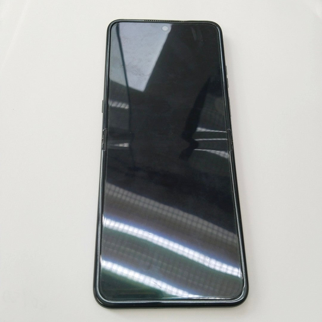 CELULAR MOTOROLA MOTO RAZR 60 ULTRA XT2551-6 (2025) 1 TB 16 GB RAM (SEMINUEVO)