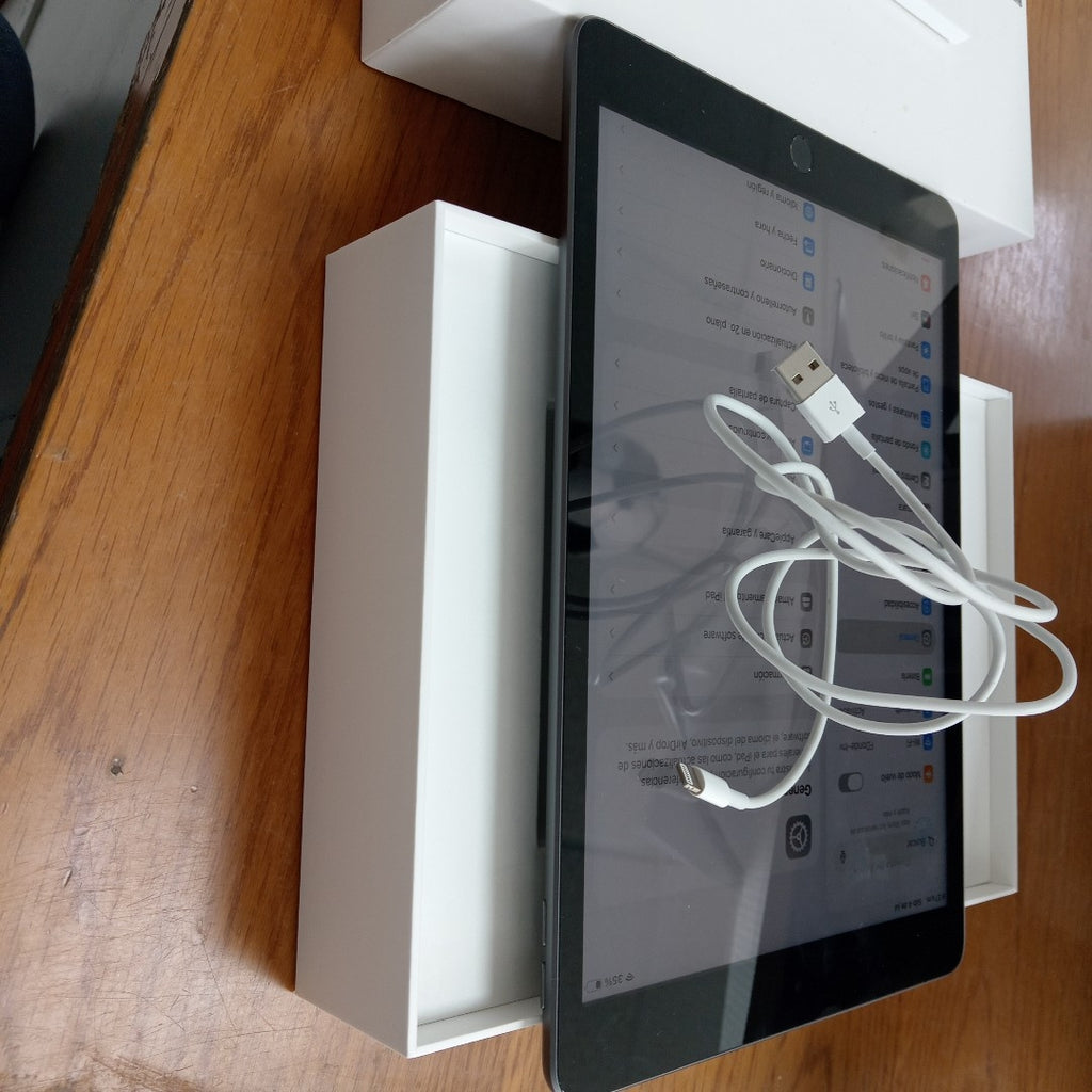 TABLETA APPLE IPAD 9 A2602 256 GB 3 GB RAM (SEMINUEVO)