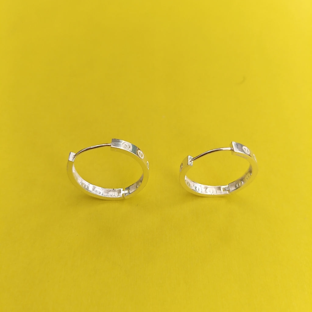ARETES ARRACADAS FIG TORNILLOS PLATA .925 2.63 GR (NUEVO)