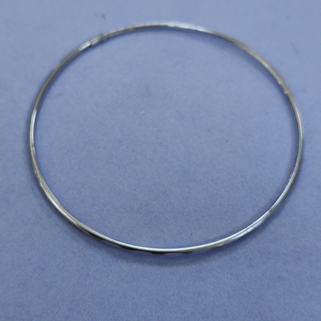 PULSERA RIGIDA ORO BLANCO 10 K 1.9 GRMS (SEMINUEVO)