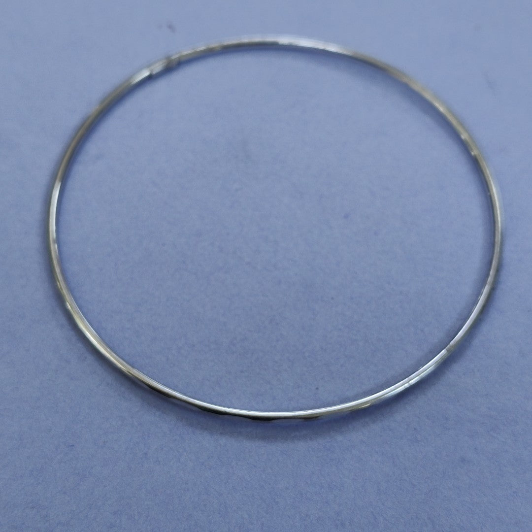 PULSERA RIGIDA ORO BLANCO 10 K 1.9 GRMS (SEMINUEVO)