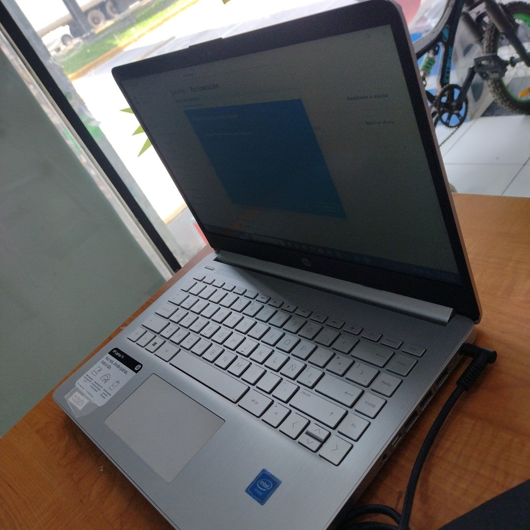LAPTOP HP 14-DQ0530LA (2024) 256 GB SSD 8 GB RAM (SEMINUEVO)