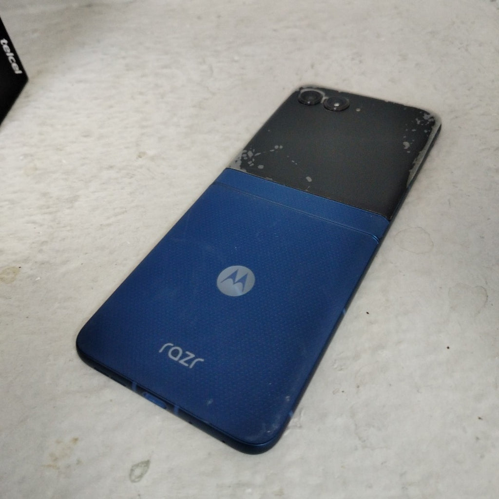 CELULAR MOTOROLA RAZR 60 XT2553-1 (2025) 512 GB 12 GB RAM (SEMINUEVO)
