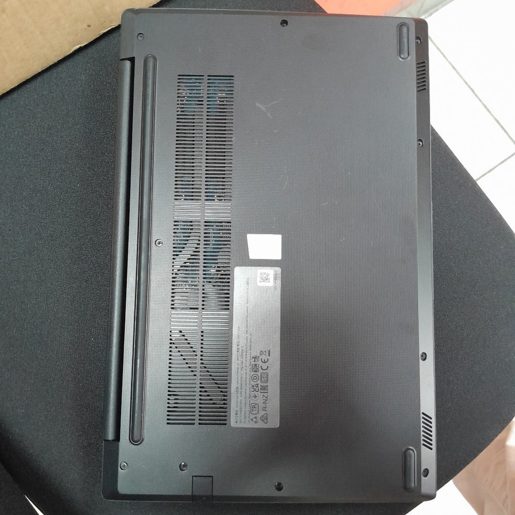 LAPTOP LENOVO V14 G2 IJL (2023) 128 GB SSD 4 GB RAM (SEMINUEVO)