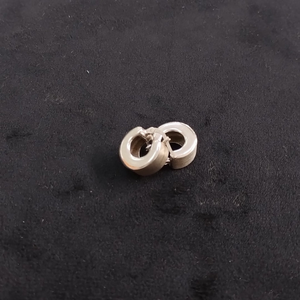 ARRACADAS PAR ORO BLANCO 14 K 3 GRMS (SEMINUEVO)