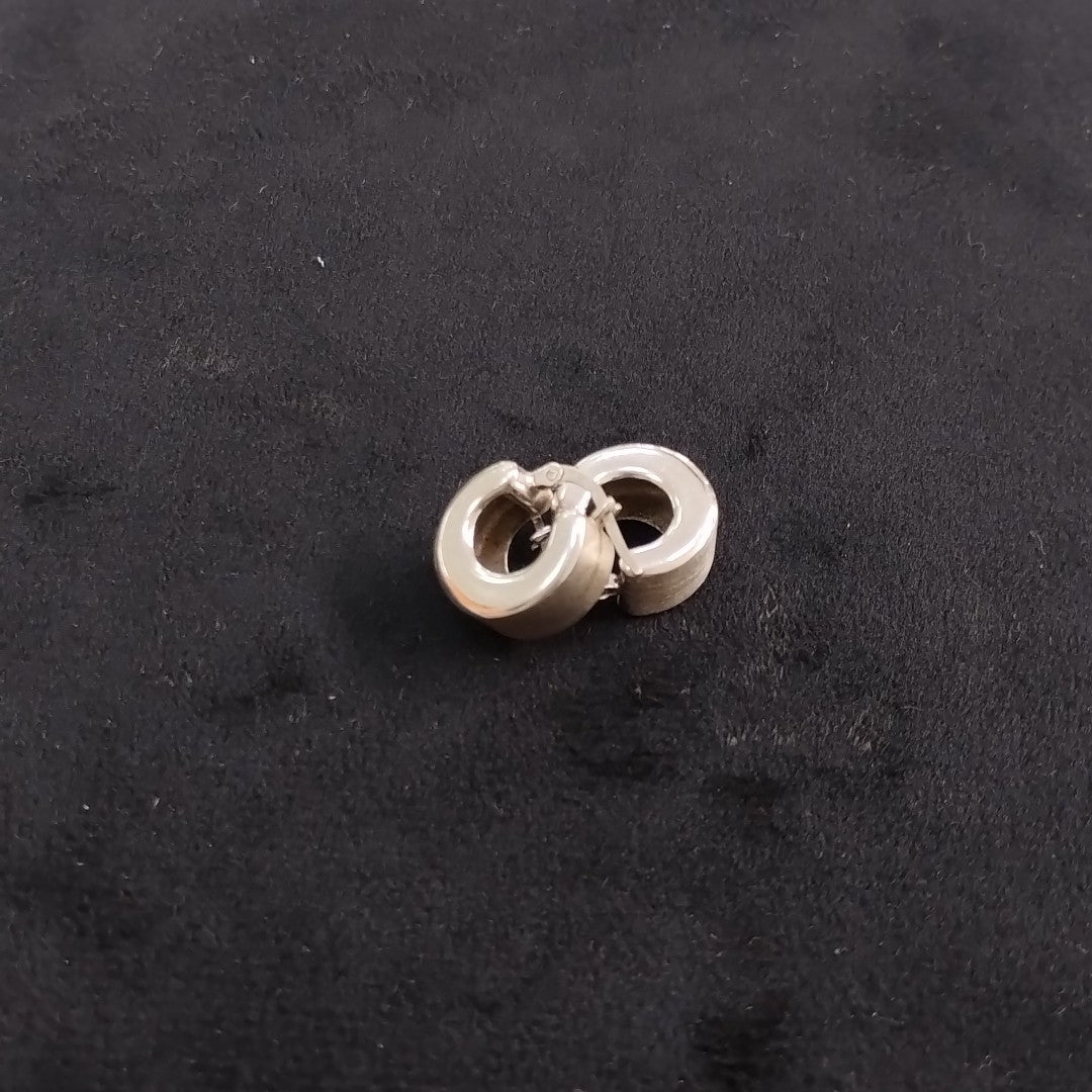 ARRACADAS PAR ORO BLANCO 14 K 3 GRMS (SEMINUEVO)