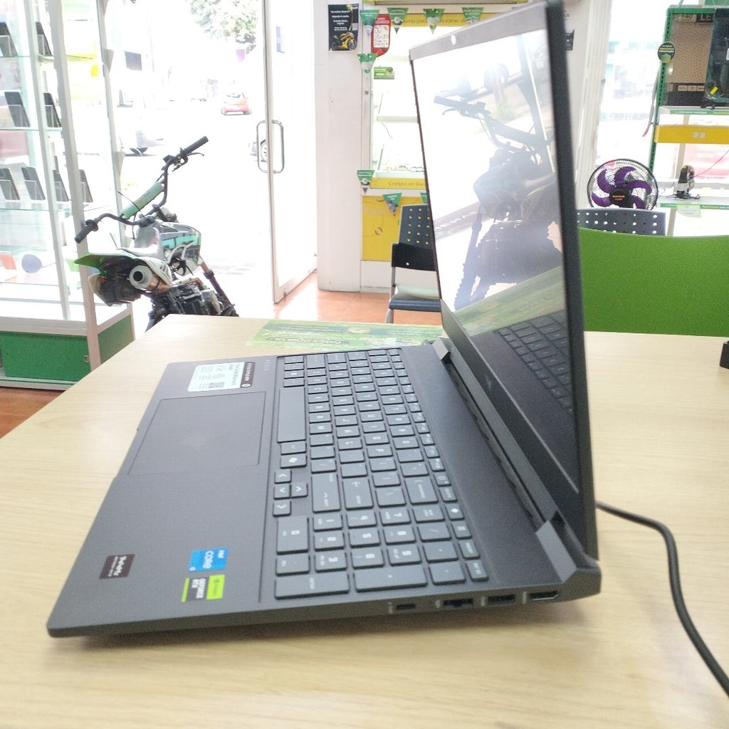 LAPTOP HP VICTUS 15-FA270LA (2025) 512 GB SSD 16 GB RAM (SEMINUEVO)