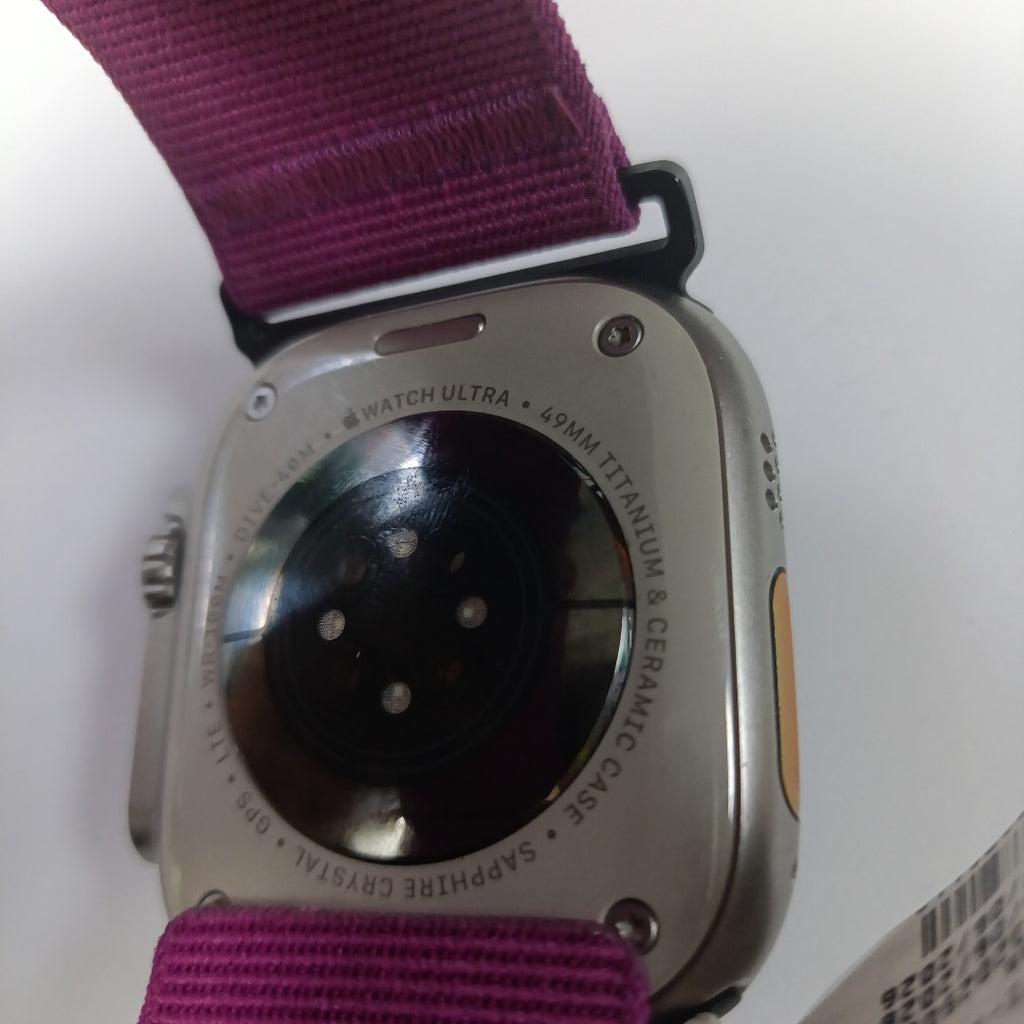 SMARTWATCH APPLE ULTRA TITANIO A2622 49 MM GPS + CELULAR (SEMINUEVO)