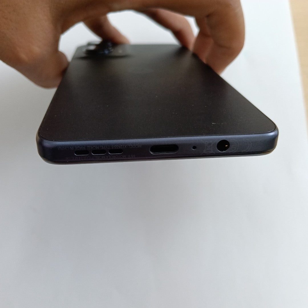 CELULAR MOTOROLA MOTO G35 XT2433-5 (2024) 256 GB 8 GB RAM (SEMINUEVO)