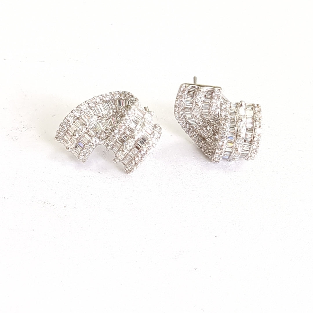 ARETES PAR ORO BLANCO 18 K 11.3 GRMS (SEMINUEVO)