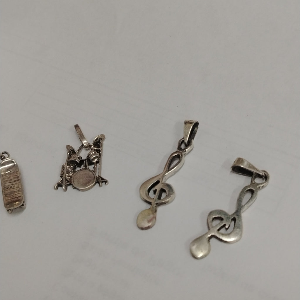 CADENA, DIJE PLATA 15.3 GRMS (SEMINUEVO)