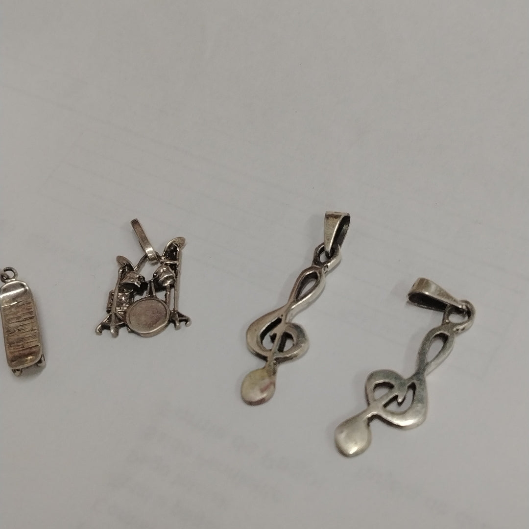 CADENA, DIJE PLATA 15.3 GRMS (SEMINUEVO)