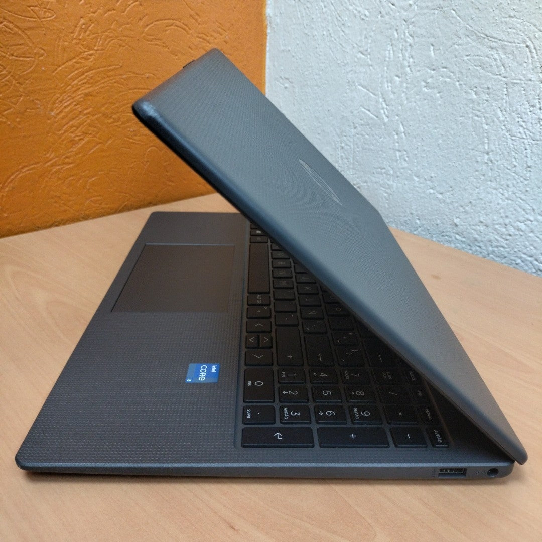 LAPTOP HP 250 G10 (2026) 512 GB SSD 8 GB RAM (SEMINUEVO)