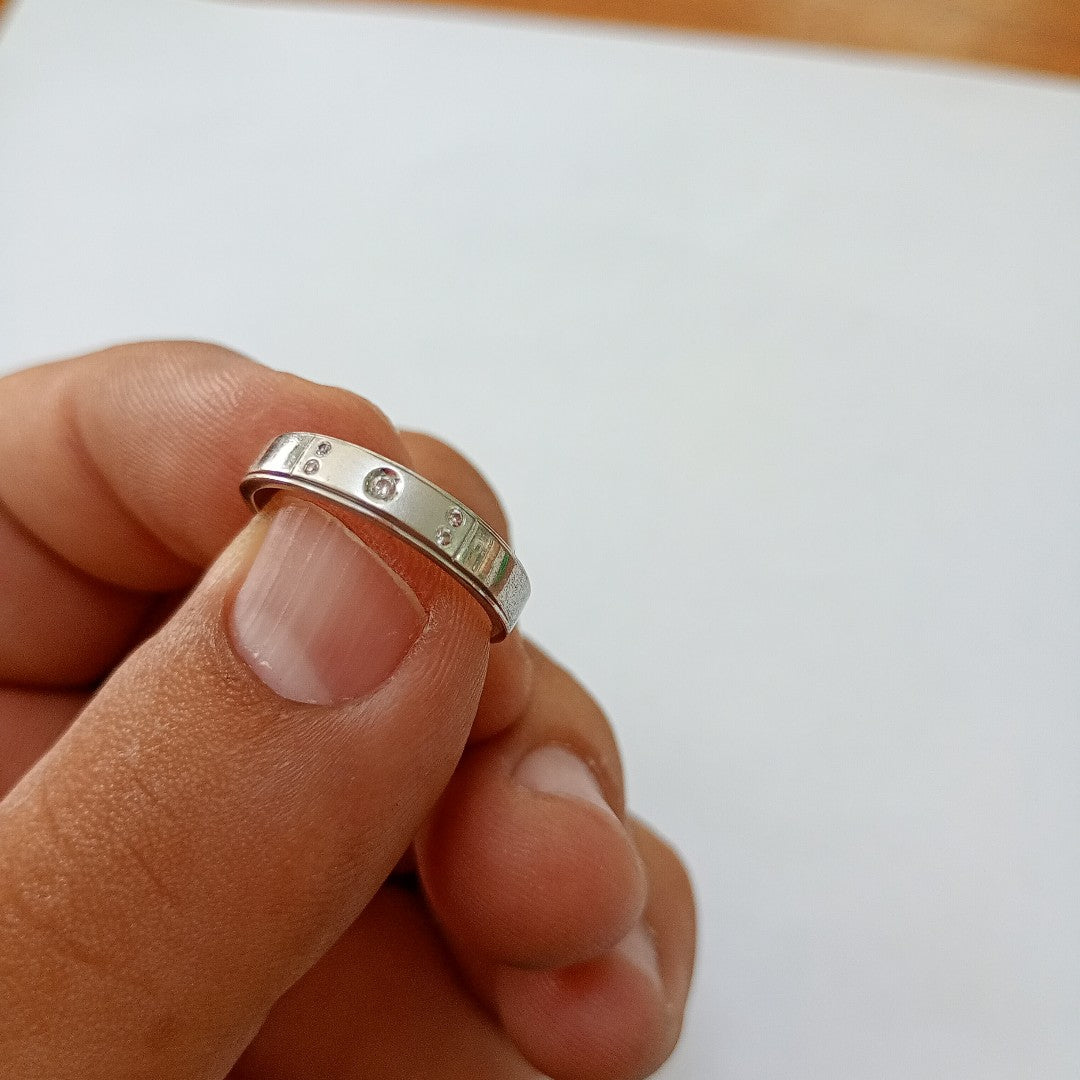 ANILLITO ORO BLANCO 10 K 1,50 GRMS (SEMINUEVO)