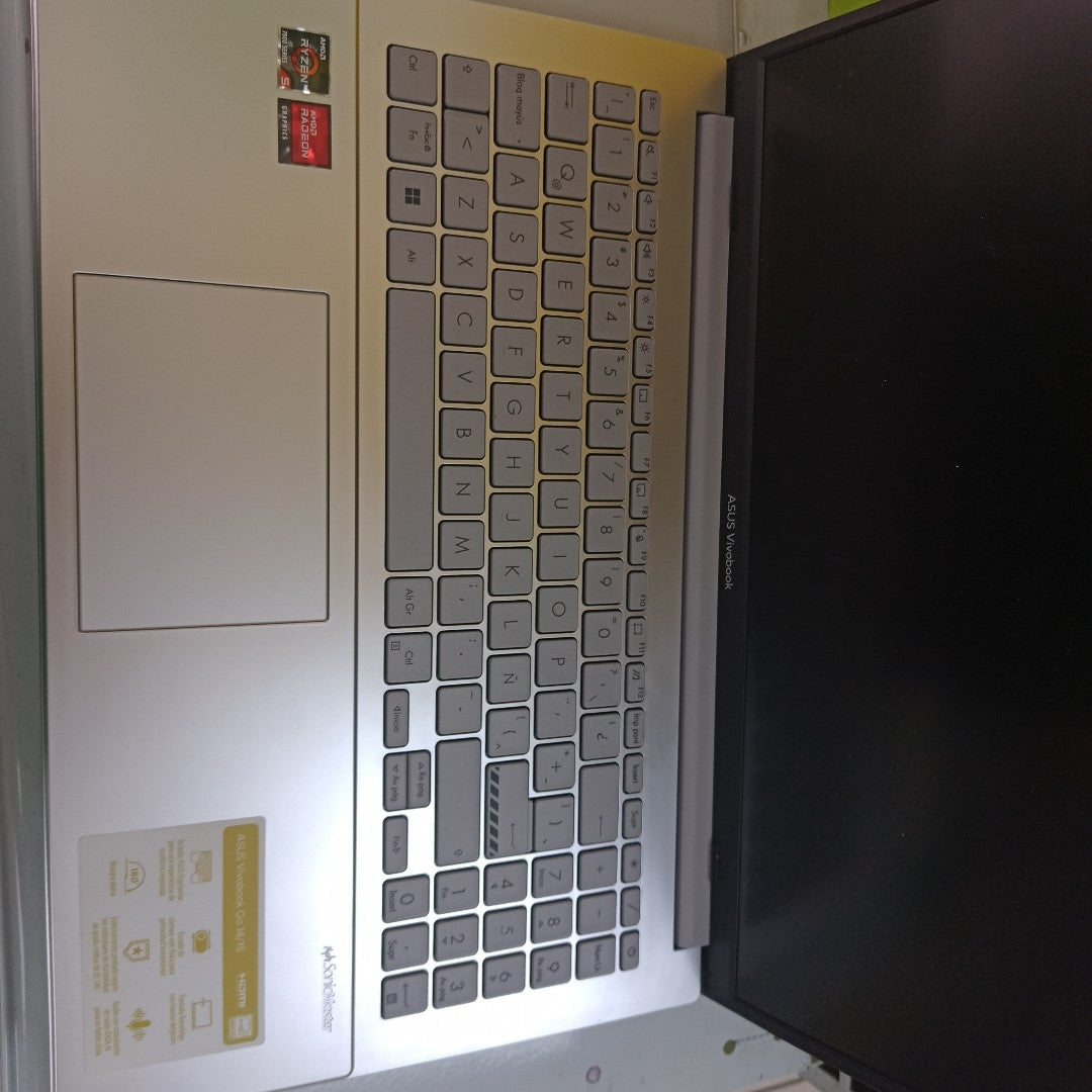 LAPTOP ASUS VIVOBOOK GO 15 E1504FA-NJ881W (2025) 512 GB SSD 16 GB RAM (SEMINUEVO)