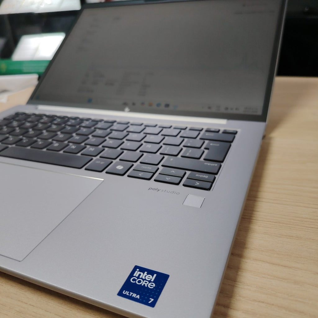 LAPTOP HP ZBOOK FIREFLY 14 G11 (2024) 512 GB SSD 16 GB RAM (SEMINUEVO)