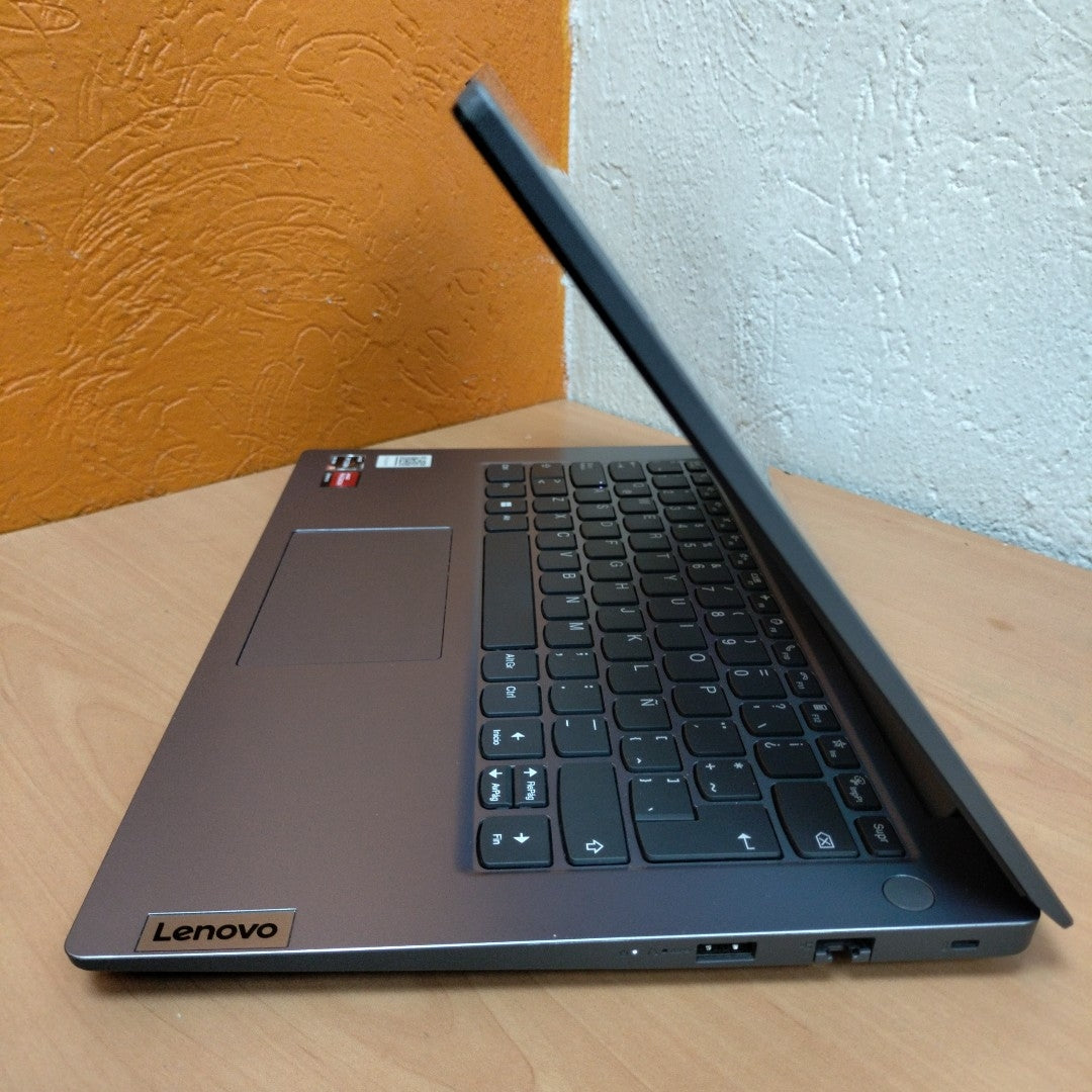 LAPTOP LENOVO V14 G4 AMN (2024) 512 GB SSD 16 GB RAM (SEMINUEVO)