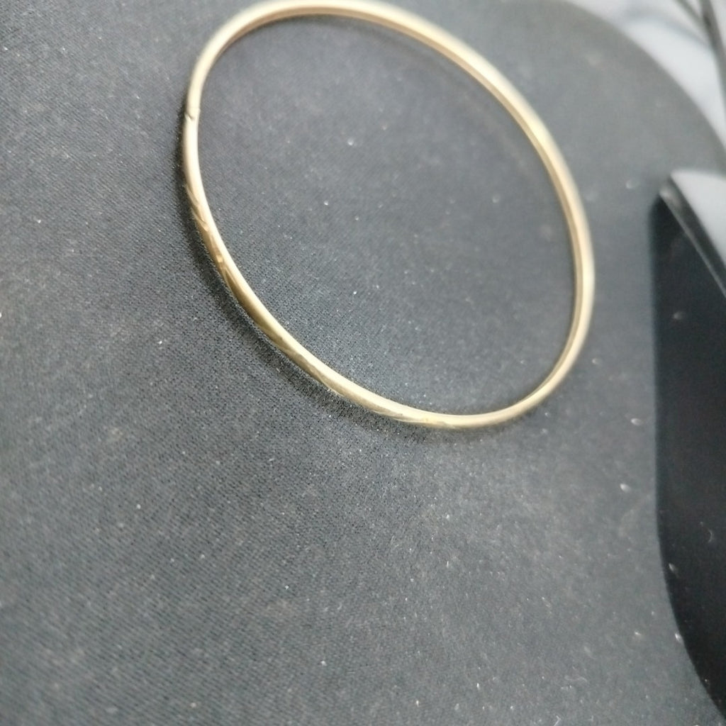 PULSERA RIGIDA ORO 10 K 3.4 GRMS (SEMINUEVO)