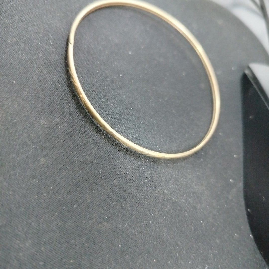 PULSERA RIGIDA ORO 10 K 3.4 GRMS (SEMINUEVO)