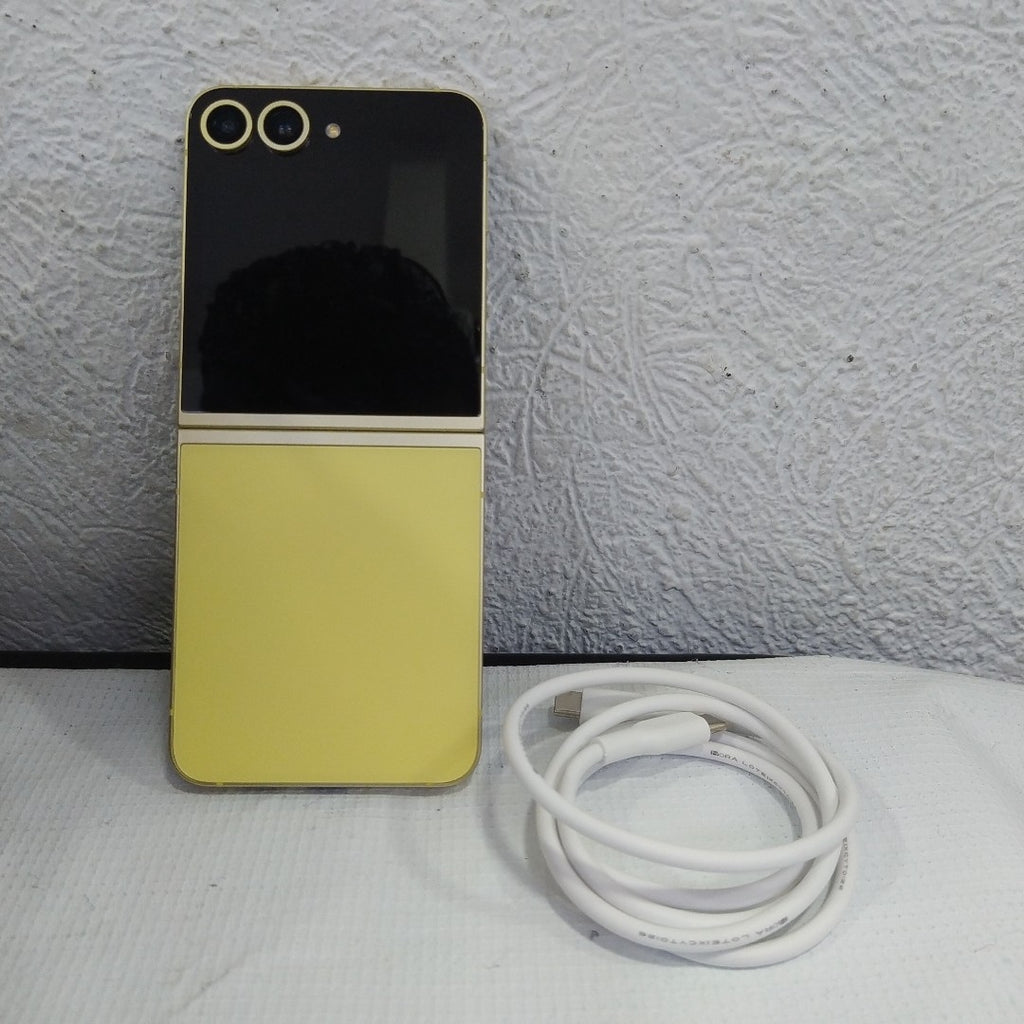 CELULAR SAMSUNG GALAXY Z FLIP6 SM-F741U1 (2024) 256 GB 12 GB RAM (SEMINUEVO)
