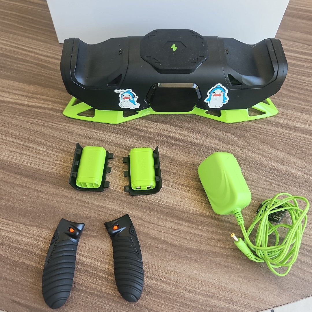 ACCESORIOS PARA CONSOLAS DE VIDEOJUEGO BIONIK XBOX SERIES BASE DE CARGA 2 BATERIAS RECARGABLES (SEMINUEVO)