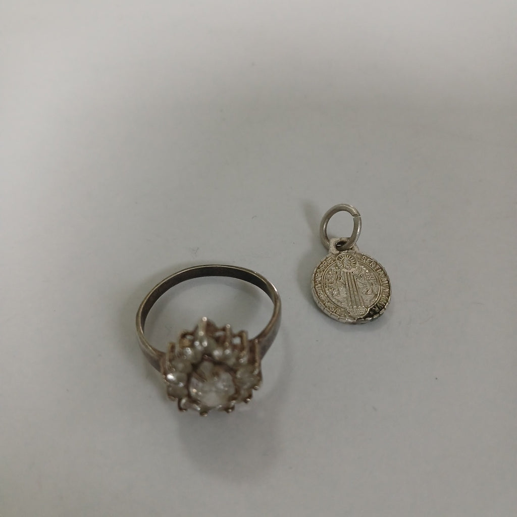 ANILLITO,ARRACADAS PAR,MEDALLA RELIGIOSA PLATA 5,10 GRMS (SEMINUEVO)