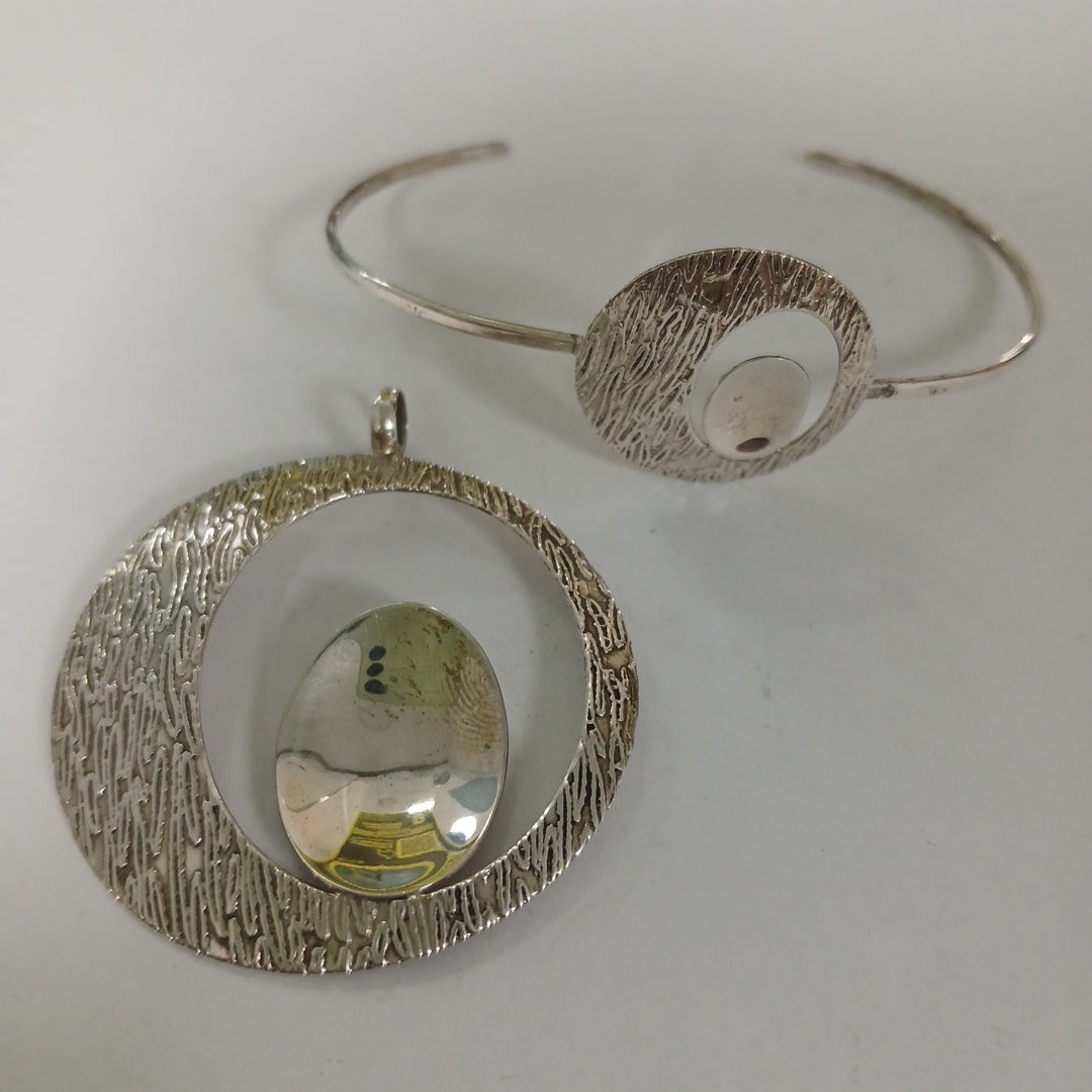 BROQUELES PAR,DIJE,PULSERA PLATA 14,10 GRMS (SEMINUEVO)