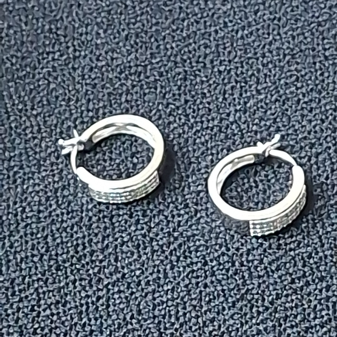 ARRACADAS PAR ORO BLANCO 10 K 3.6 GRMS (SEMINUEVO)