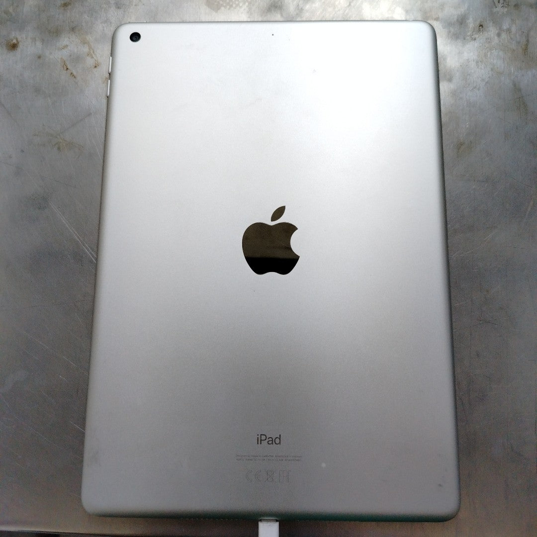 TABLETA APPLE IPAD 9 A2602 64 GB 3 GB RAM (SEMINUEVO)