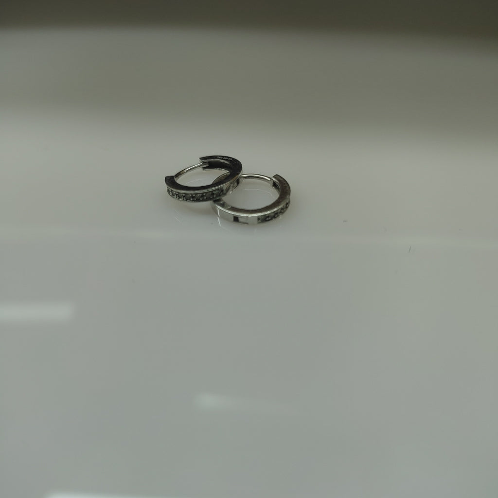 ARRACADAS PAR ORO BLANCO 14 K 1.6 GRMS (SEMINUEVO)