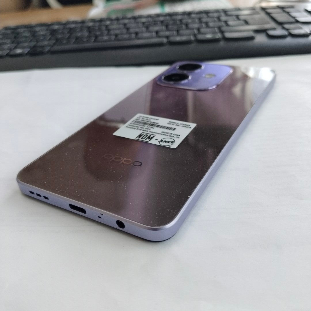 CELULAR OPPO A40 CPH2669 (2024) 256 GB 4 GB RAM (SEMINUEVO)
