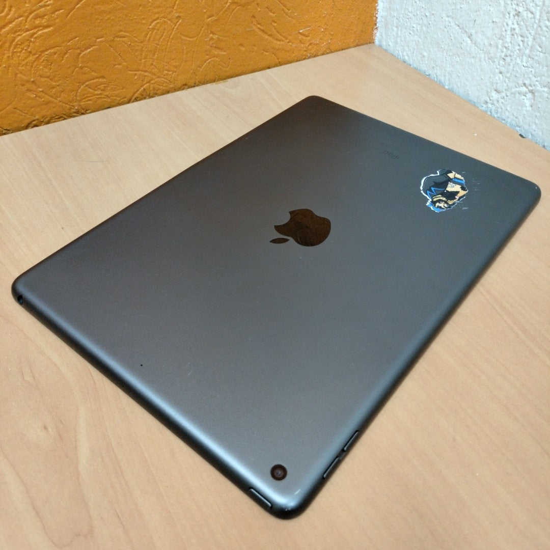TABLETA APPLE IPAD 9 A2602 64 GB 3 GB RAM (SEMINUEVO)