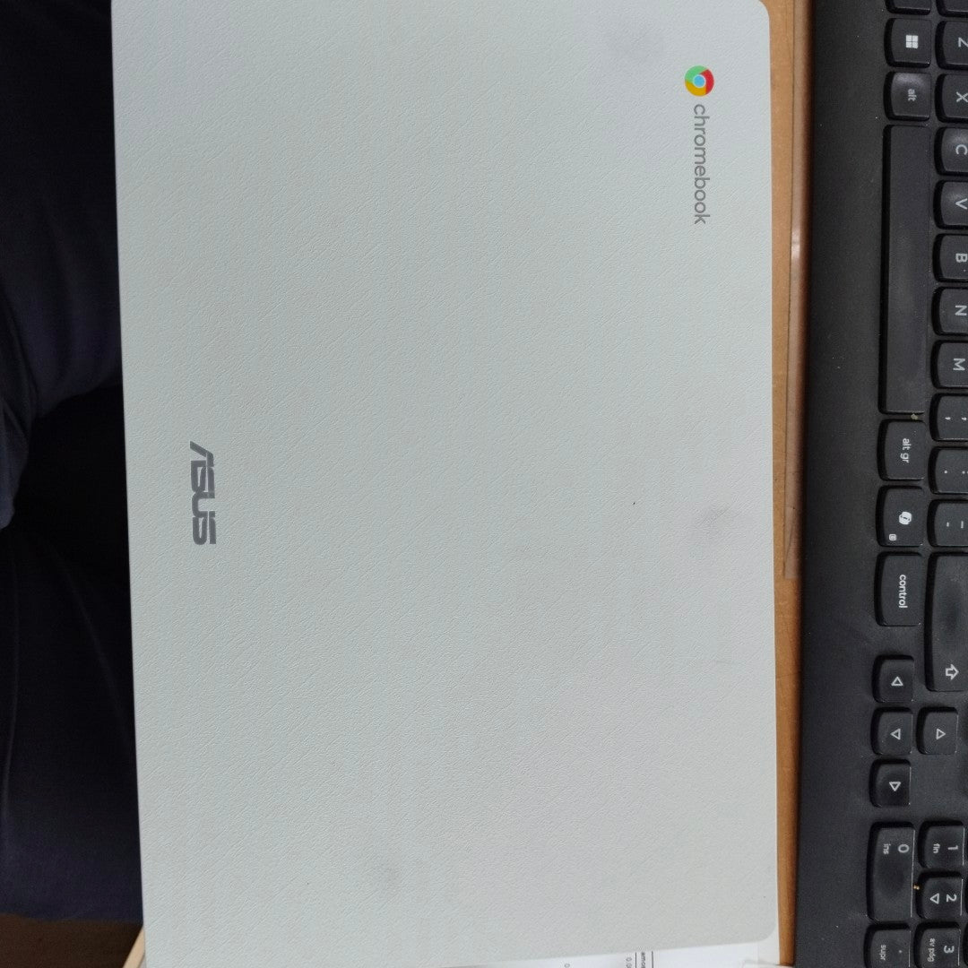 LAPTOP ASUS CROMEBOOK CX1405CTA C8G128-C1 (2025) 128 GB 8 GB RAM (SEMINUEVO)