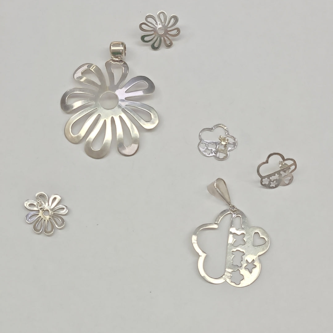ARETES PAR, DIJE PLATA 61.4 GRMS (SEMINUEVO)