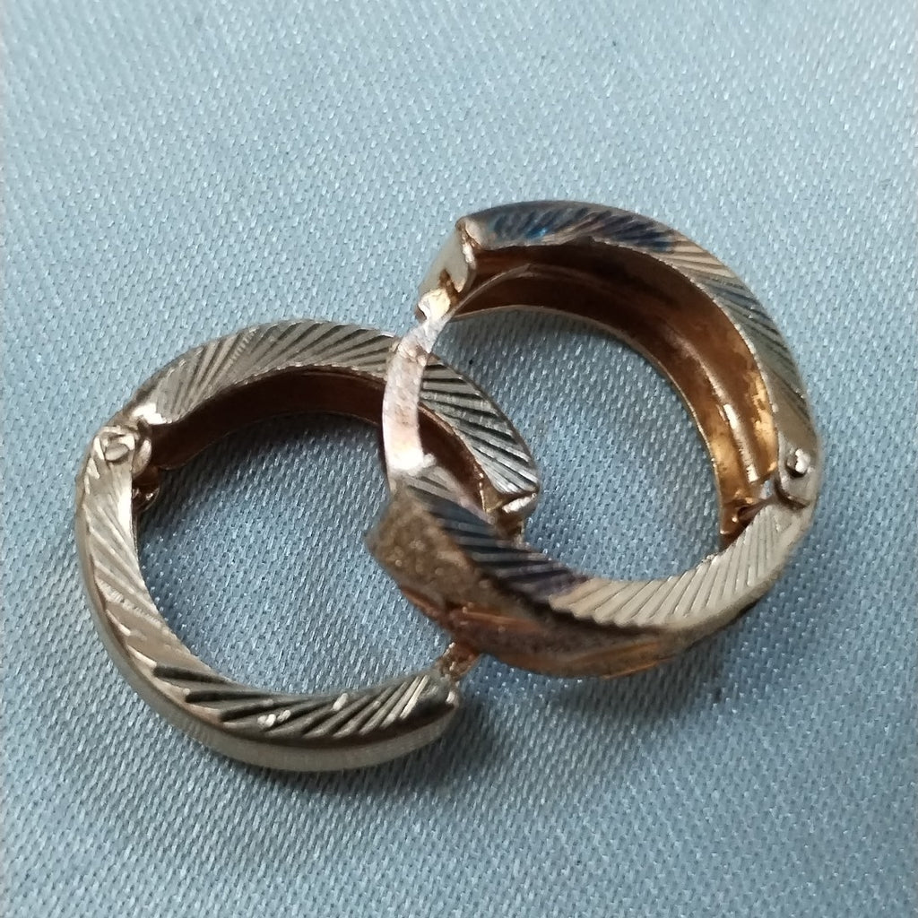 ARRACADAS PAR ORO 10 K 2.2 GRMS (SEMINUEVO)
