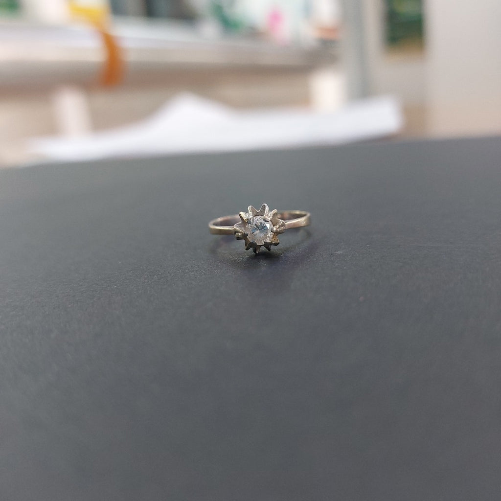 ANILLO ORO BLANCO 10 K 1.6 GRMS (SEMINUEVO)