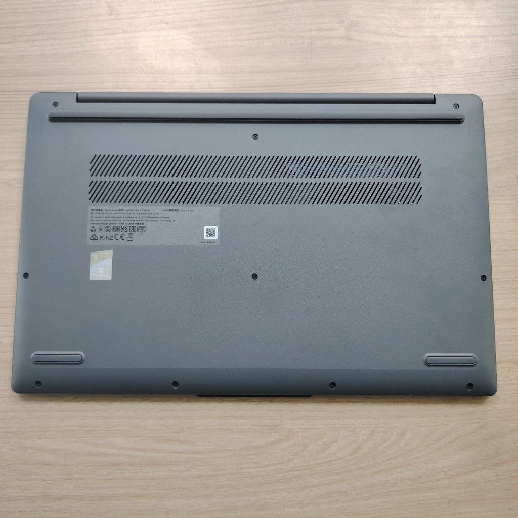 LAPTOP LENOVO IDEAPAD SLIM 3 15IRU8 (2025) 512 GB SSD 8 GB RAM (SEMINUEVO)