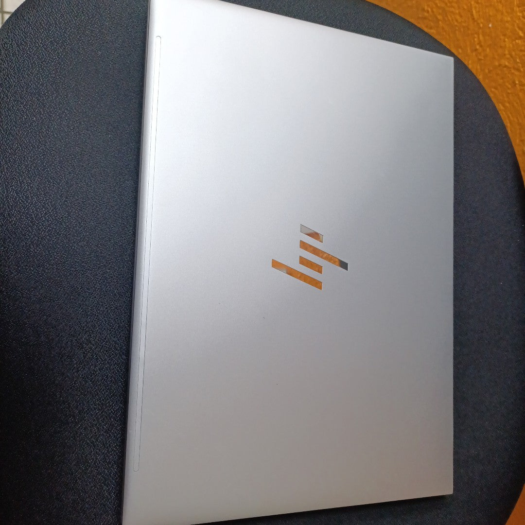 LAPTOP HP ZBOOK FIREFLY 14 G11 (2024) 512 GB SSD 16 GB RAM (SEMINUEVO)